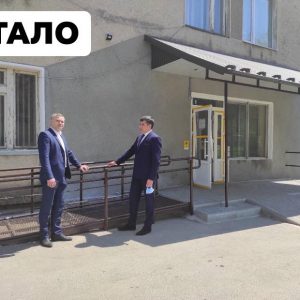 В КНП «Кіцманська БЛІЛ» оновлено ще одну вхідну групу