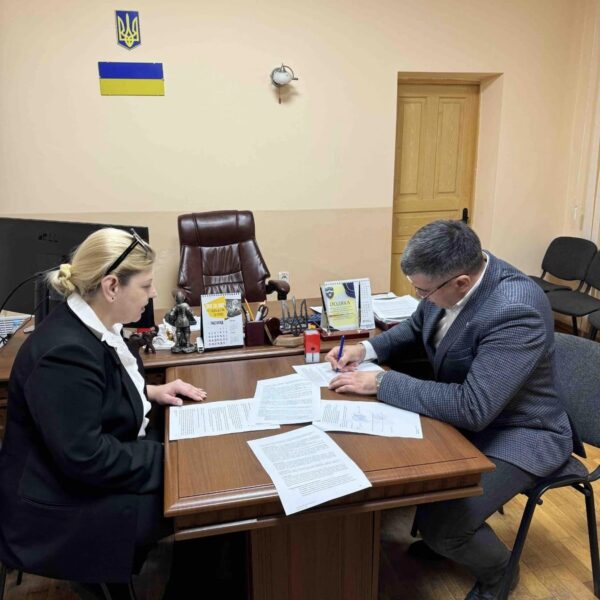 Для працівників КНП "Кіцманська багатопрофільна лікарня інтенсивного лікування" проведено групову сесію з елементами арт-терапії